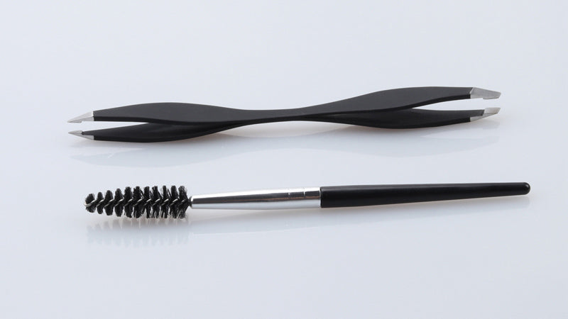 Eyebrow clip eyebrow comb