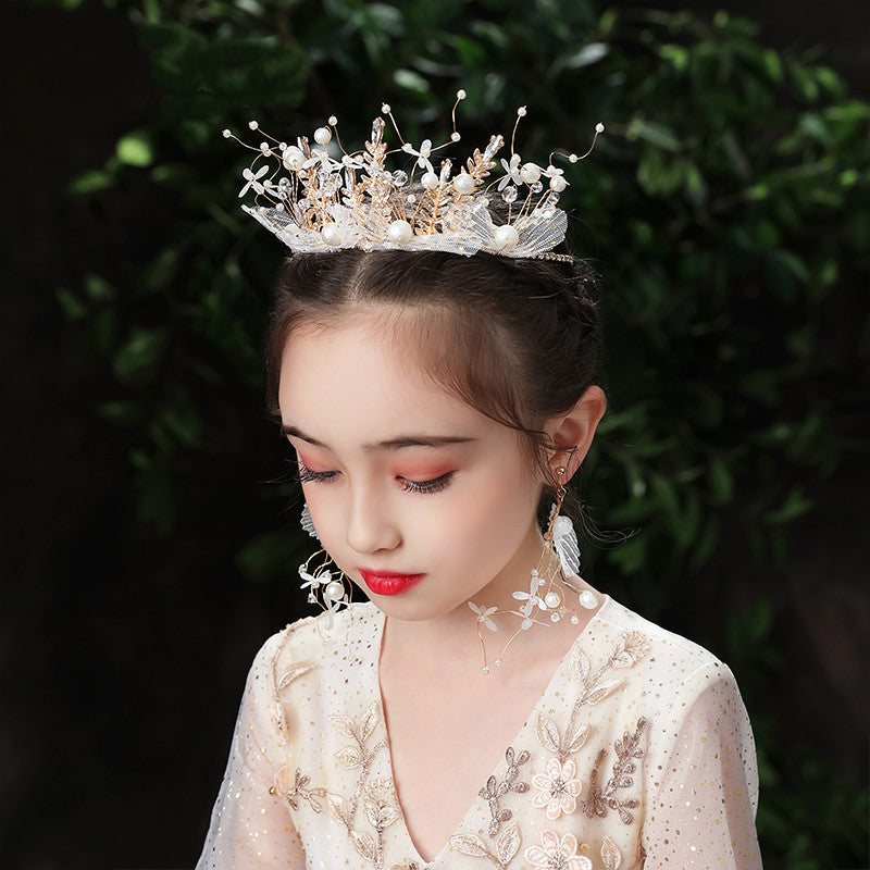 Cute children with yarn show crown