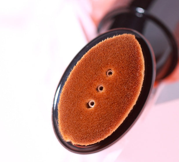 Leezi Press-type Brush Foundation Is Light And Moisturizing