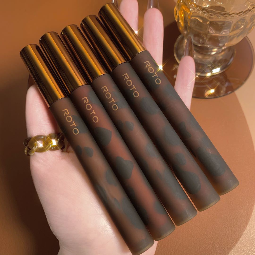 ROTO Velvet Fogged Air Lip Glaze Is Waterproof And Not Easy To Fade
