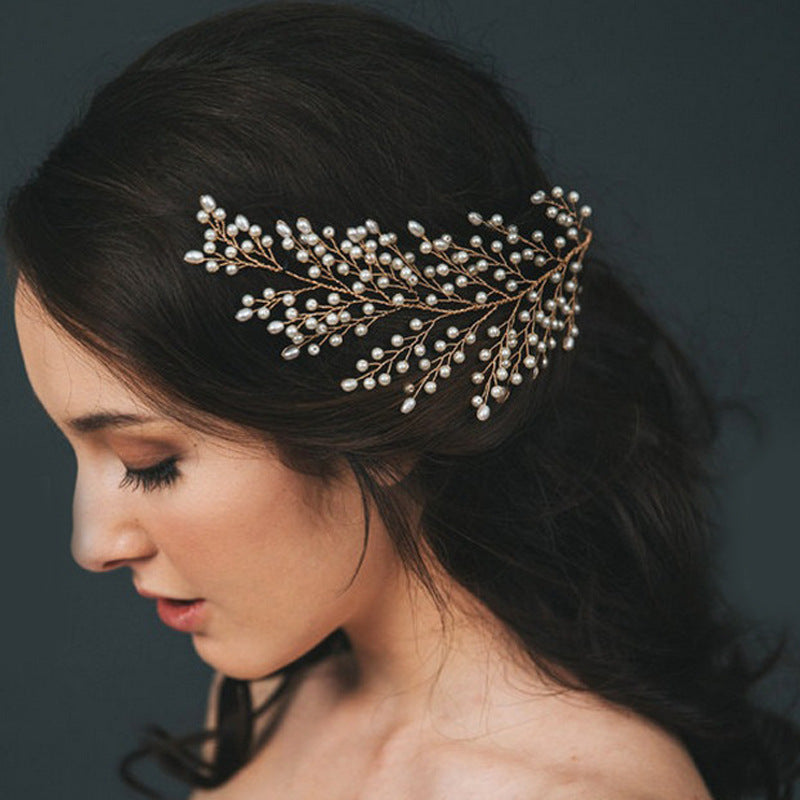 The bride wedding outdoor shooting handmade pearl comb shape sample leaves hair headdress spot