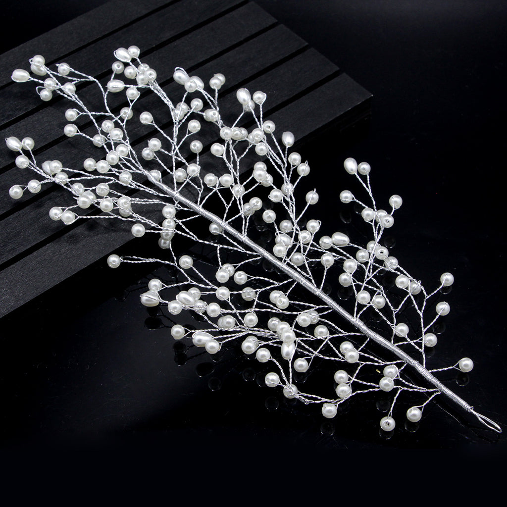 The bride wedding outdoor shooting handmade pearl comb shape sample leaves hair headdress spot