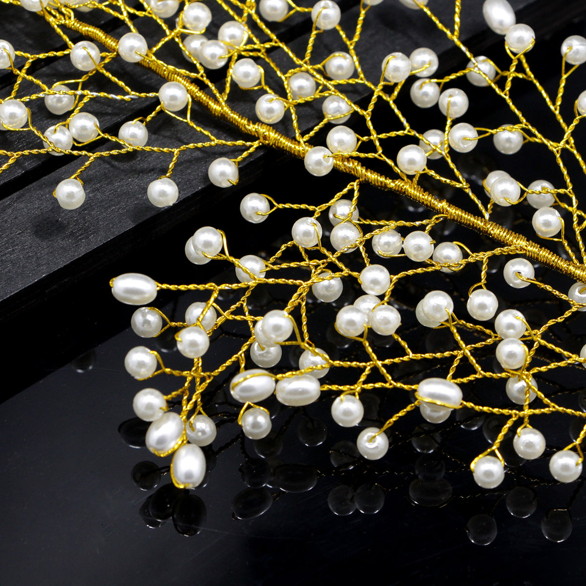 The bride wedding outdoor shooting handmade pearl comb shape sample leaves hair headdress spot
