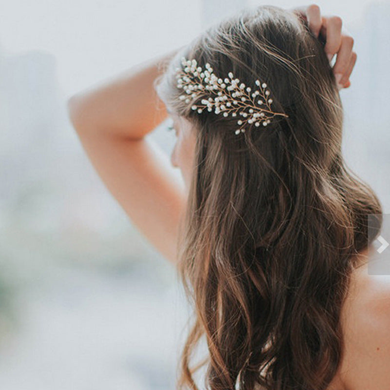 The bride wedding outdoor shooting handmade pearl comb shape sample leaves hair headdress spot