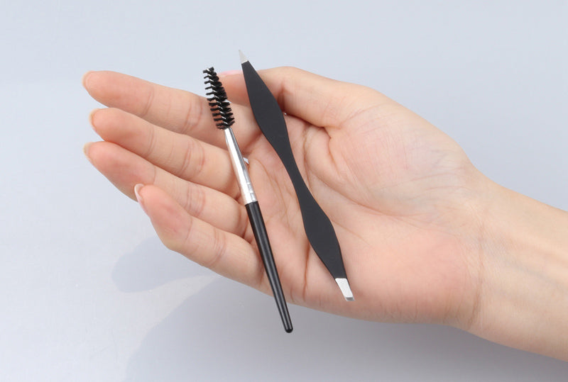 Eyebrow clip eyebrow comb