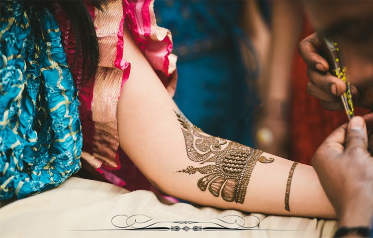 Galeecha Mehendi Glitter Hand Painted Cream Tattoo Cream Color