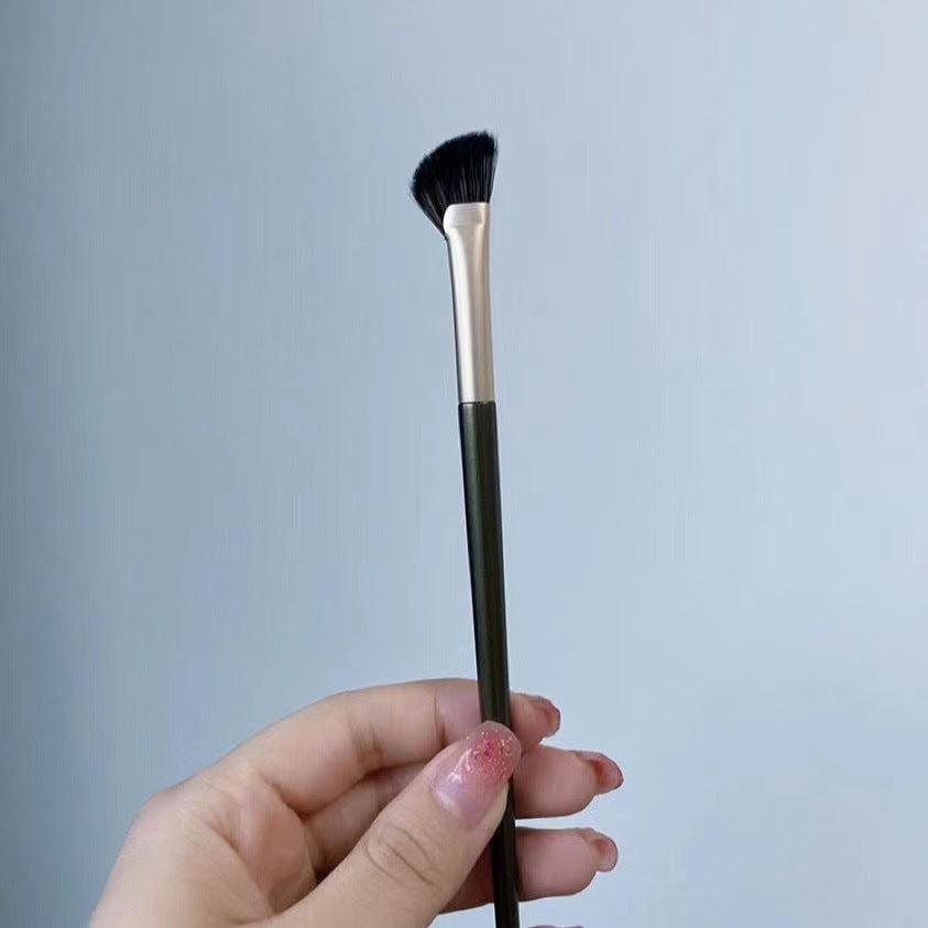 New Half Fan-shaped Nose Shadow Brush Soft Angled Flat Head Noses Contour Smudge Makeup Brushes Highlighter Blush Cosmetics Tool Brush Powder Eyeshadow Novice Portable Makeup Brushes Tools